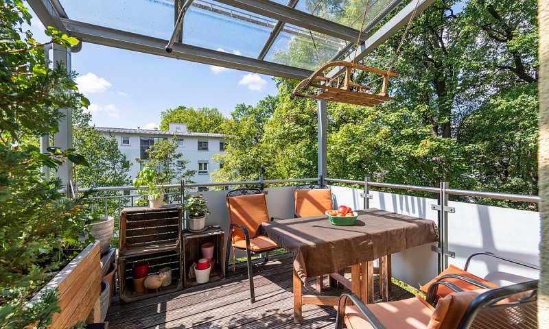 Wohnen im Park. 4 Zimmer Wohntraum mit Balkon im Münchner Süden